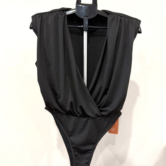 SHEIN NWT Sexy Sleeveless Deep V Black Bodysuit With Ruching Size Large - Picture 2 of 10